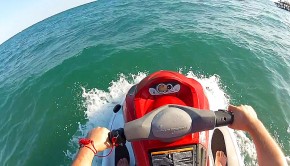 Sürat teknesi (botu) ile çekilen Hamburger’e (Big Mable) ve Muz’a (Banana) binmek, sürat motoru ile (Boat Tour) mağara benzeri kayalıkların altından ve yapay şelale altından geçmek, o bölgedeki berrak sularda yüzmek, deniz paraşütü ile denizin üzerinde havada uçmak (Parasailing), Jet ski’ye (su kızağı, suda giden motorsiklete) binmek, kullanmak ve daha birçok etkinlik yapılabiliyor.